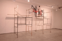 Exposição Narrativas em Madeira e Muro