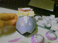 Processo da criação do noivo de papercraft.