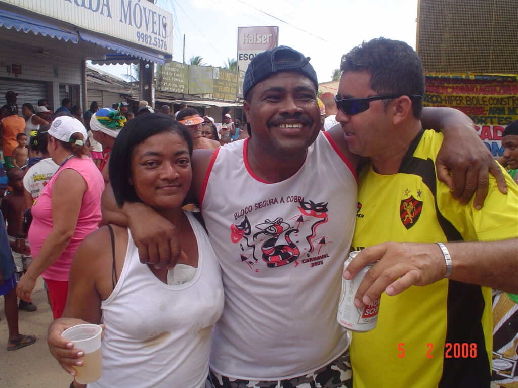 COM AMIGOS E PARENTES A VITORIA DO DESFILE DE 2008