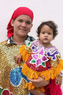 Cabocla do Maracatu Coração Nazareno e sua fil