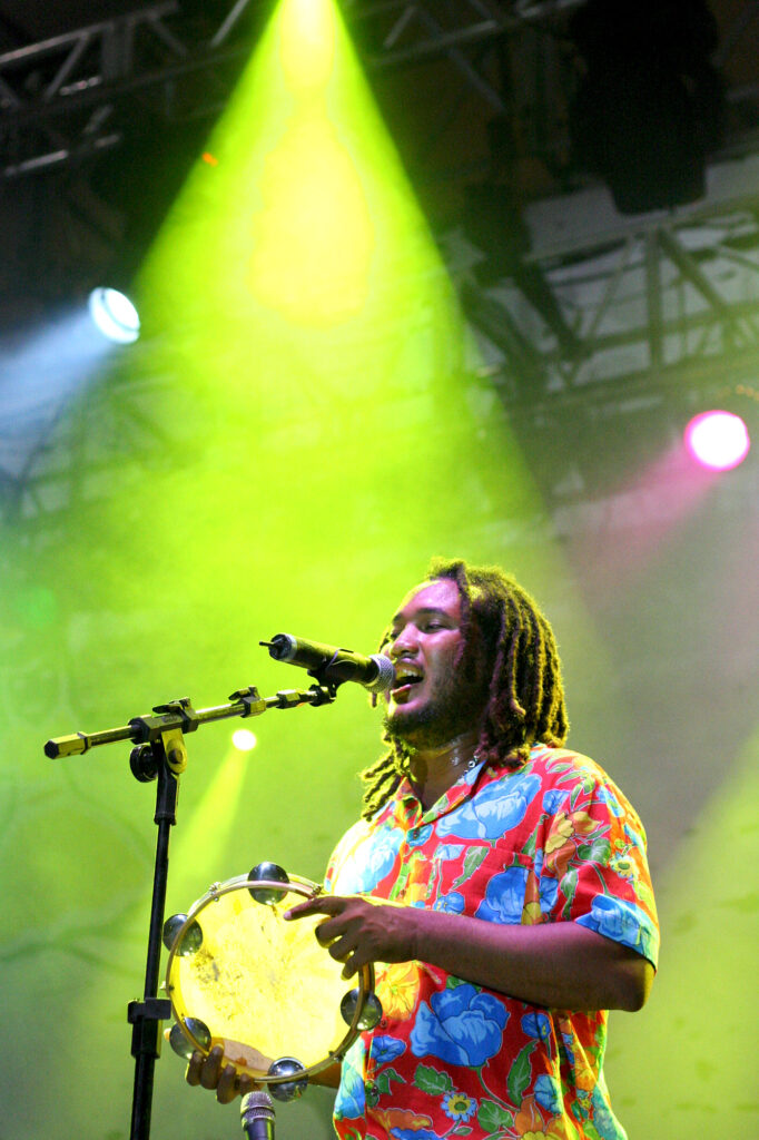 Por todos os Lados Por todos os Ares Por todas as Etnias