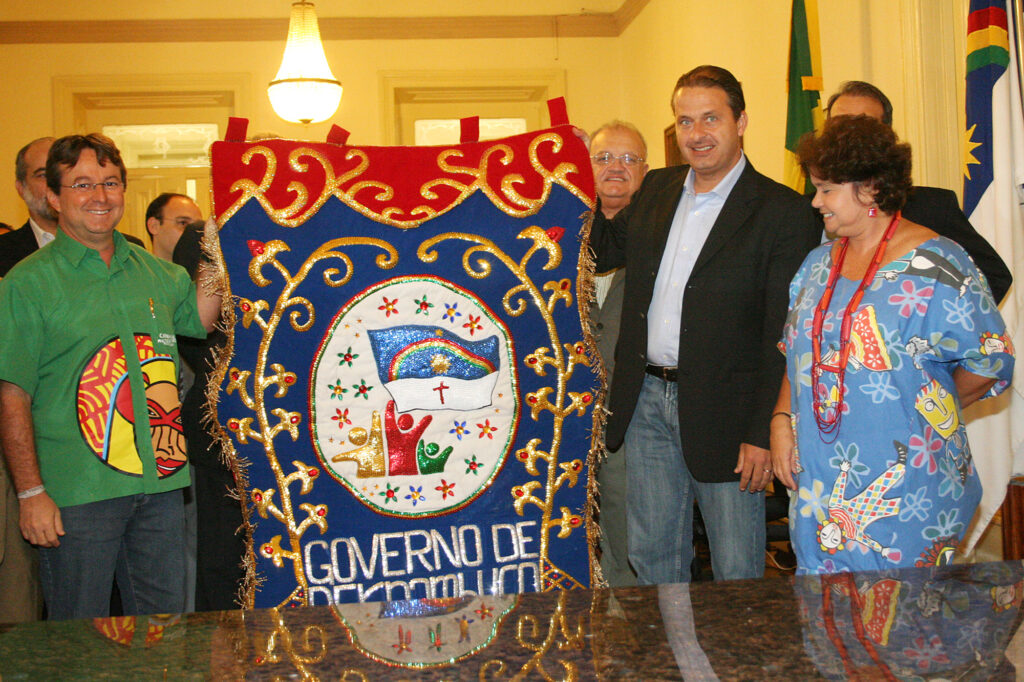 Governador recebe estandarte do Governo de Pernambuco