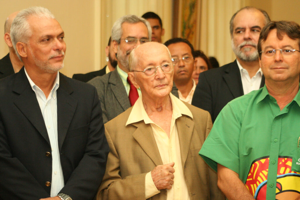 Governador recebe estandarte do Governo de Pernambuco