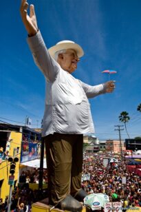 Boneco gigante do saudoso Enéas Freire