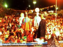 Desfile dos Bonecos Gigantes em Belém do São F