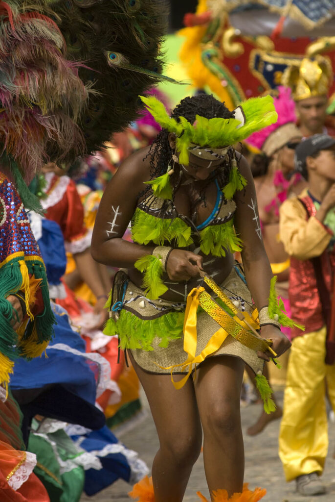 Encontro de maracatus em Nazaré da Mata, no Carnaval 2009