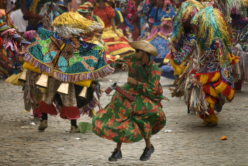Encontro de maracatus em Nazaré da Mata, no Carnaval 2009