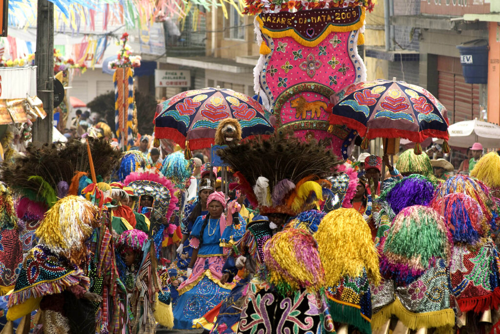 Encontro de maracatus em Nazaré da Mata, no Carnaval 2009
