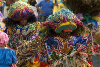 Encontro de maracatus em Nazaré da Mata, no Carnaval 2009