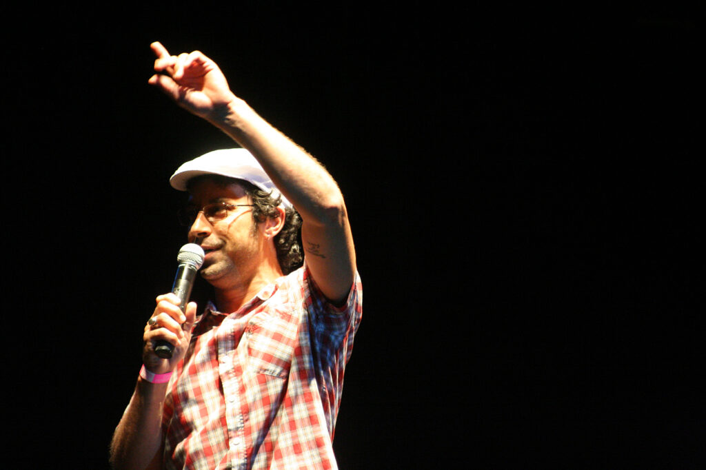 Fábio Trummer no show do Maracatu Leão Coroado