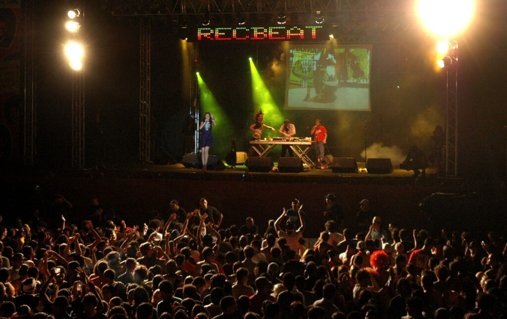 Show de Gogol Bordello no Rec-Beat, no Carnaval 2009