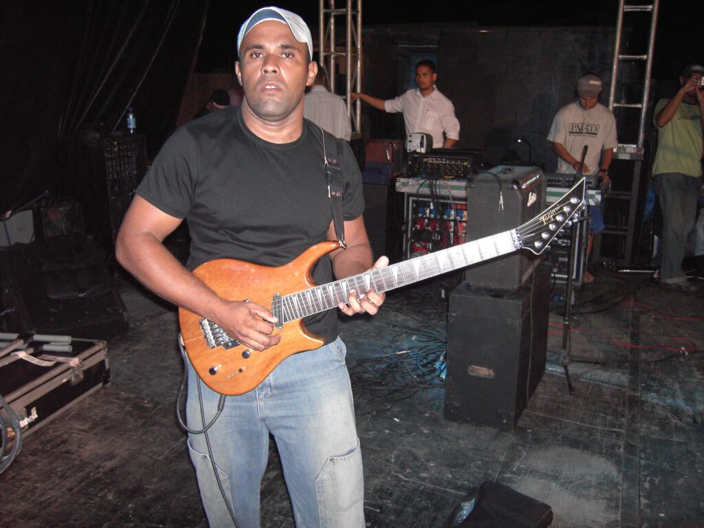 ANDRÉ PANTERA - GUITARRA