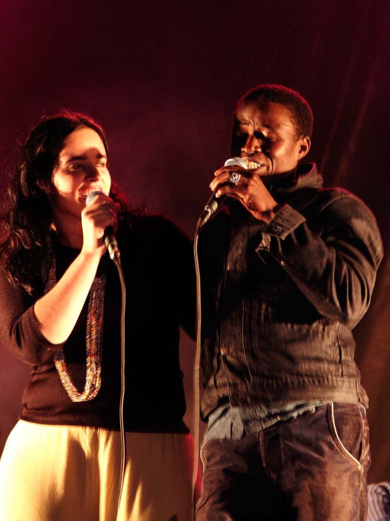 Em Odivelas (Portugal) com Kimi Djabaté (Guiné-Bissau)