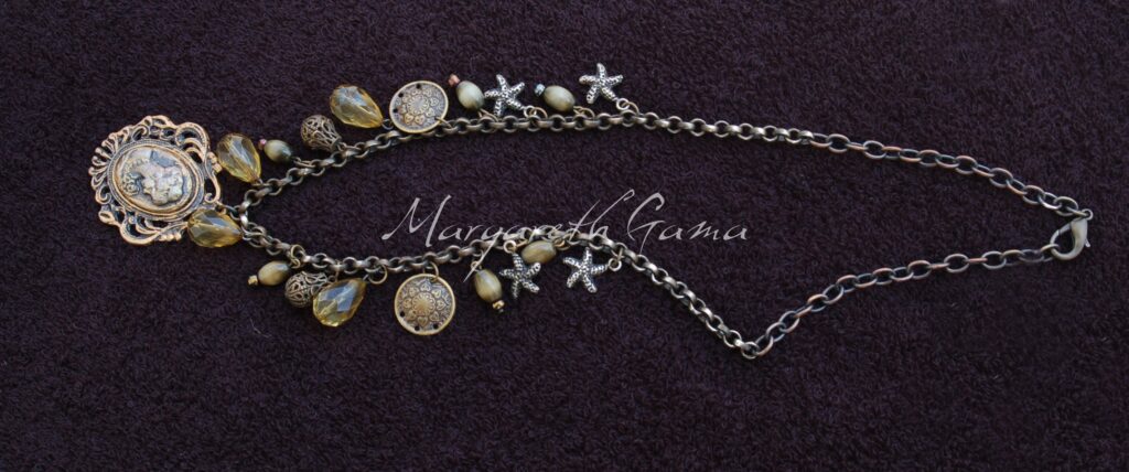 camafeu cobre contas cristal e moedinhas Ref.246