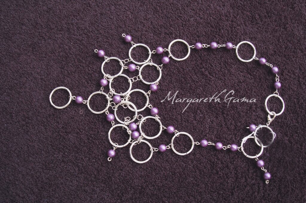 conjunto de elos de metal e contas  Ref.263