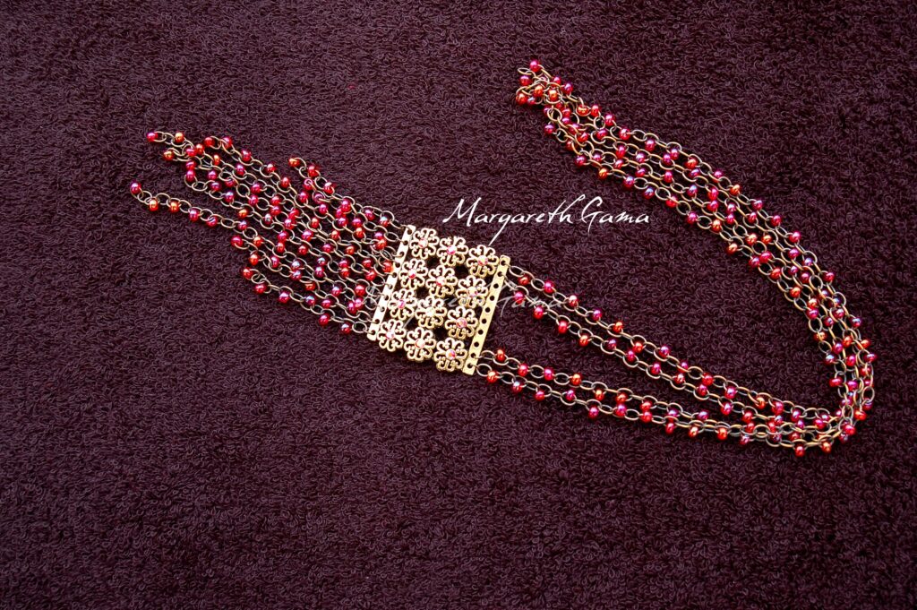 corrente de contas e pingente ouro velho e strass Ref.079
