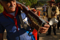 Bacamarteiros no São João de Bezerros, Pernambuco