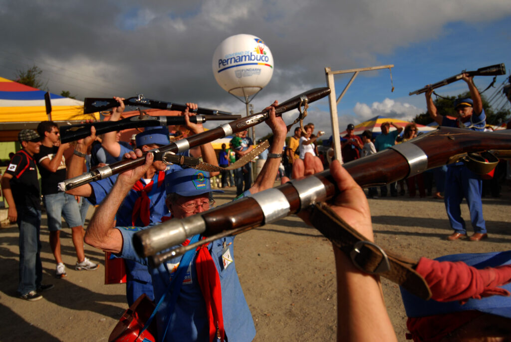 Bacamarteiros no São João de Bezerros, Pernambuco