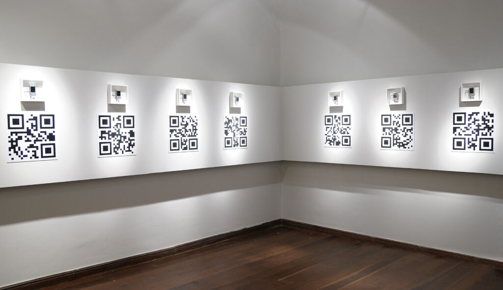 Suite 4 Mobile Tags, na exposição "O Lugar Dissonante"