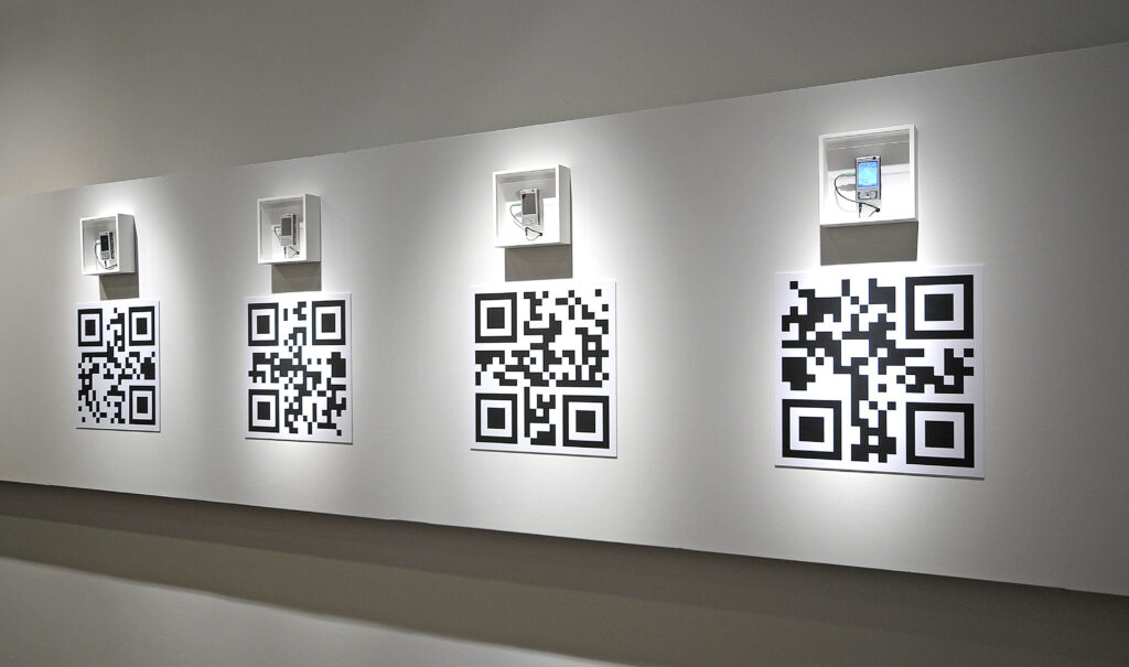 Suite 4 Mobile Tags, na exposição "O Lugar Dissonante"