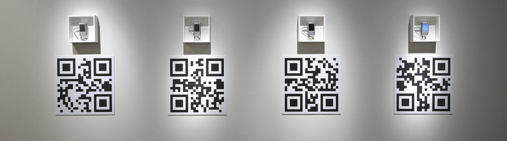 Suite 4 Mobile Tags, na exposição "O Lugar Dissonante"