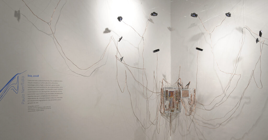 "Teia" - High e low tech na exposição "O Lugar dissonante"