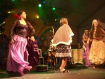 As meninas danÃ§ando