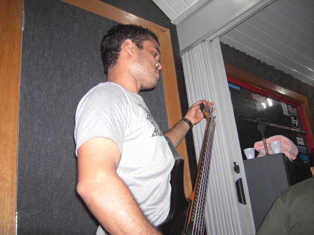 Eli - Baixo