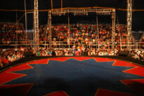 Acrobacias recebem aplausos na tenda de Circo do FIG 2009