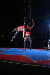 Acrobacias recebem aplausos na tenda de Circo do FIG 2009