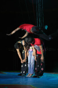 Acrobacias recebem aplausos na tenda de Circo do FIG 2009