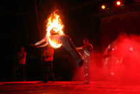 Acrobacias recebem aplausos na tenda de Circo do FIG 2009
