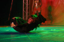 Acrobacias recebem aplausos na tenda de Circo do FIG 2009