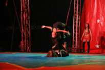 Acrobacias recebem aplausos na tenda de Circo do FIG 2009