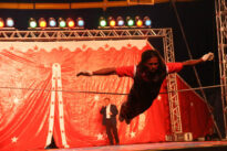 Acrobacias recebem aplausos na tenda de Circo do FIG 2009