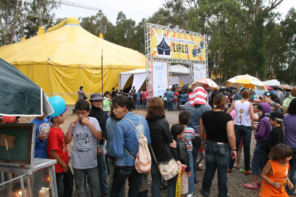 Espetáculo Viva o circo - Grupo Pitanguinha Show - FIG 2009