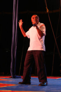 Circo: Tirando a máscara, mostrando nossa cultura - FIG 2009