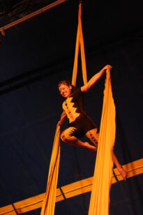 Circo: Tirando a máscara, mostrando nossa cultura - FIG 2009