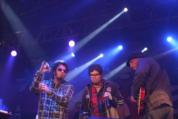 Cabruêra, Orquestra Contemporânea de Olinda e Naçao Zumbi
