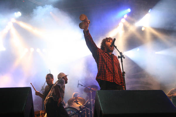 Cabruêra, Orquestra Contemporânea de Olinda e Naçao Zumbi