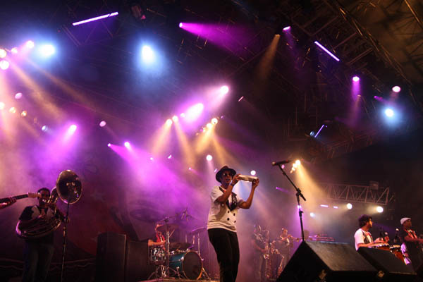 Cabruêra, Orquestra Contemporânea de Olinda e Naçao Zumbi