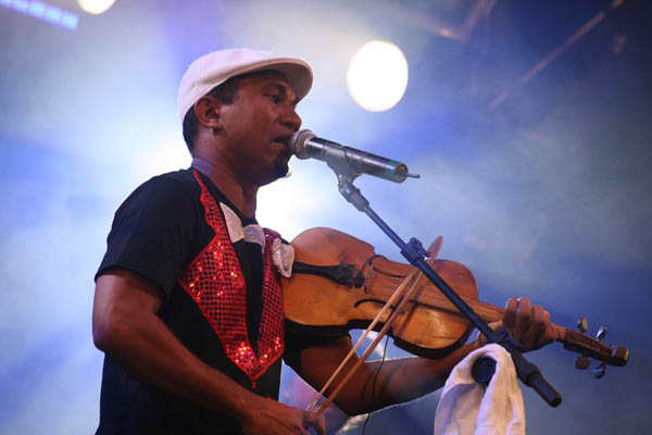 Cabruêra, Orquestra Contemporânea de Olinda e Naçao Zumbi