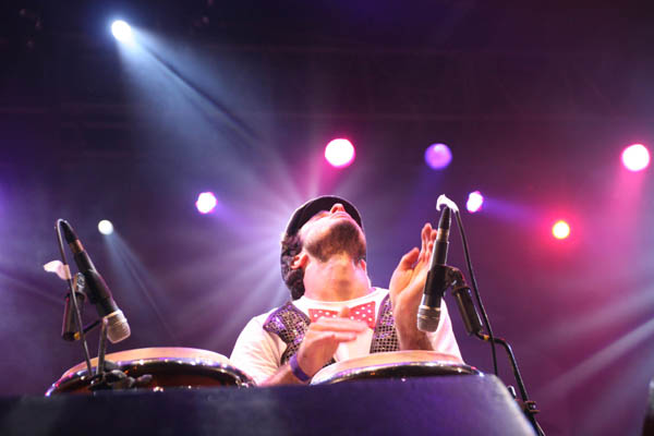 Cabruêra, Orquestra Contemporânea de Olinda e Naçao Zumbi