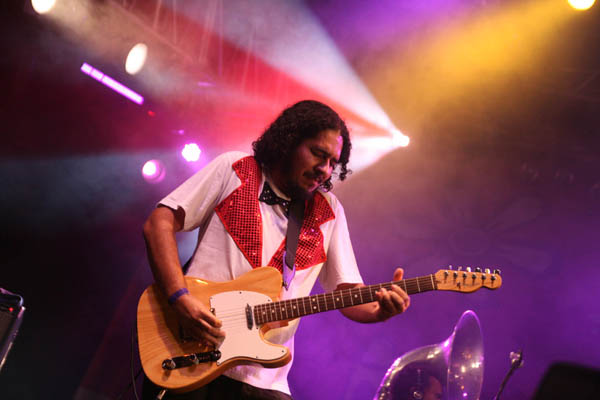 Cabruêra, Orquestra Contemporânea de Olinda e Naçao Zumbi