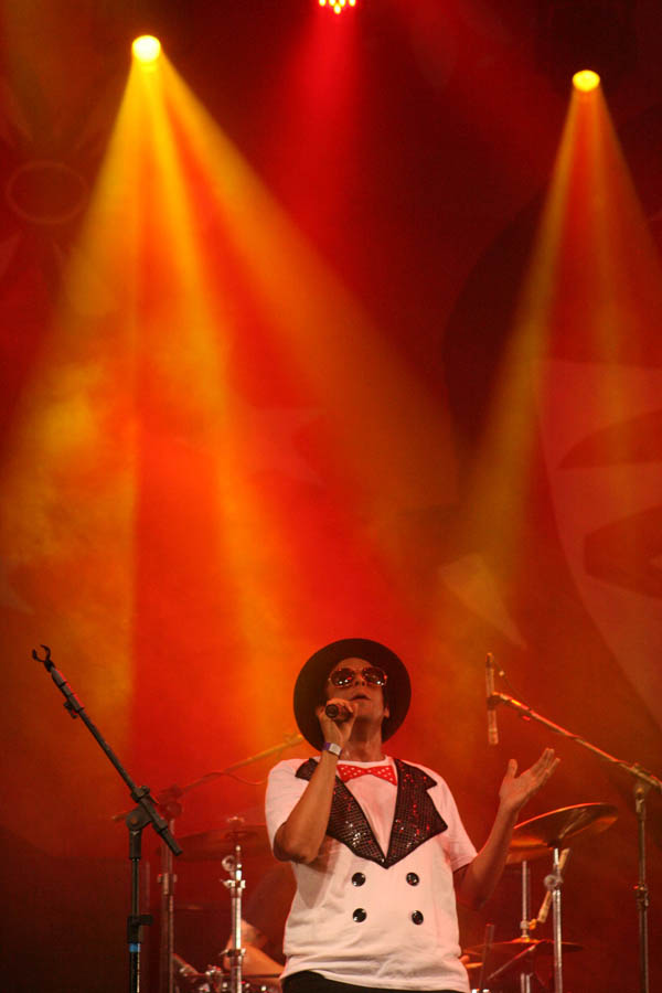 Cabruêra, Orquestra Contemporânea de Olinda e Naçao Zumbi