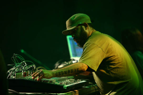 PE-5, Confluência, Buguinha Dub e BNegão no FIG 2009