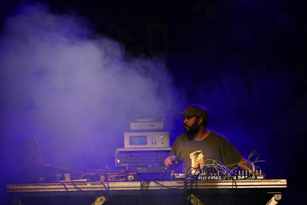 PE-5, Confluência, Buguinha Dub e BNegão no FIG 2009