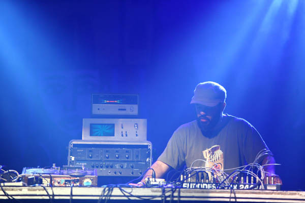PE-5, Confluência, Buguinha Dub e BNegão no FIG 2009