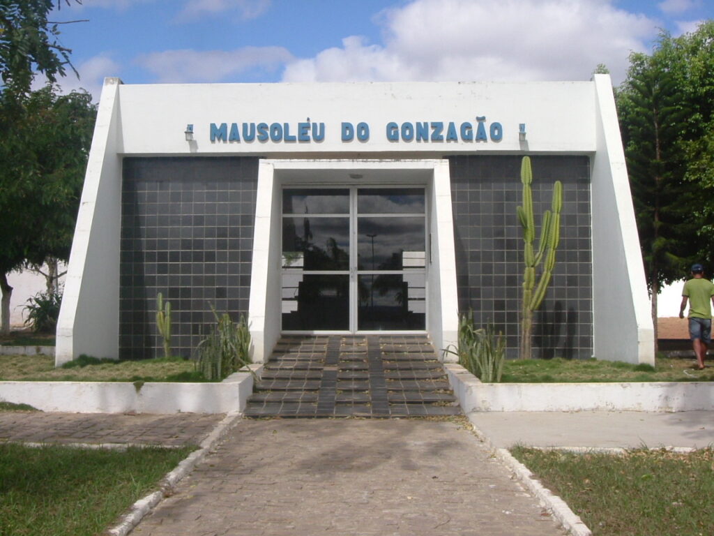 Onde estão sepultado Luiz Gonzaga e D.Helena