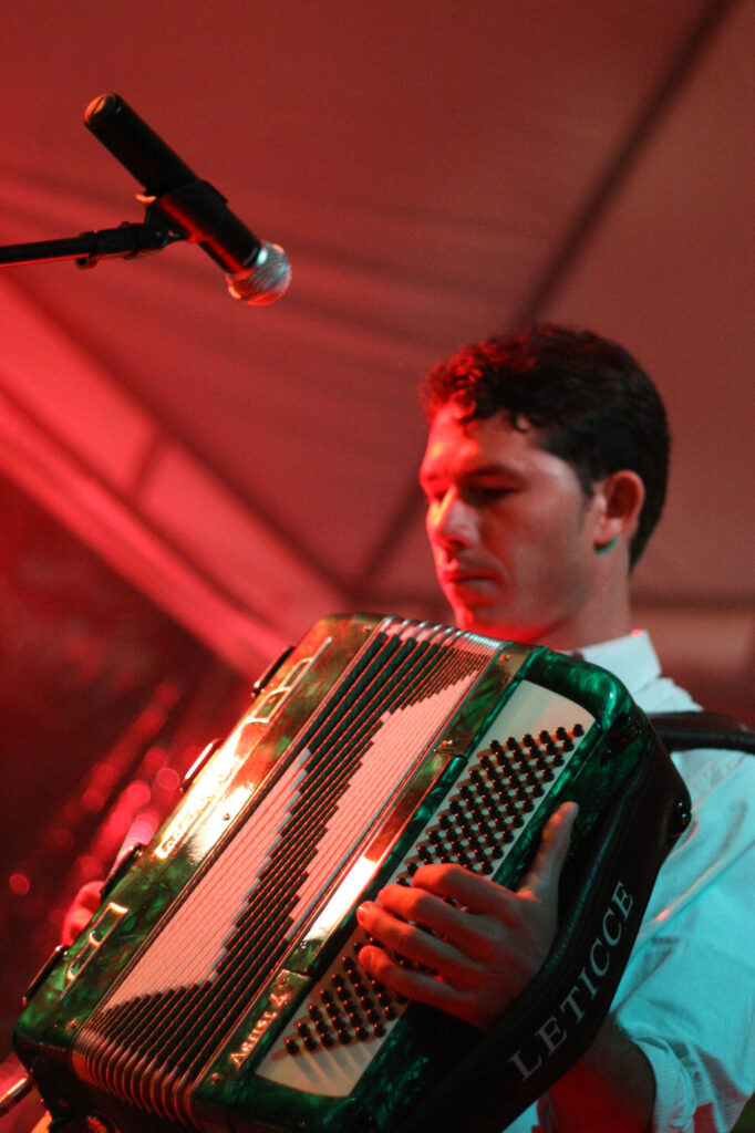 1ª Noite de Shows na 51ª Festa do Estudante de Tri